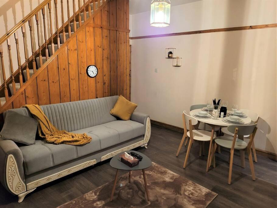 Nice 4-Bedroom Vacation Home With Indoor Fireplace Wellington  Extérieur photo