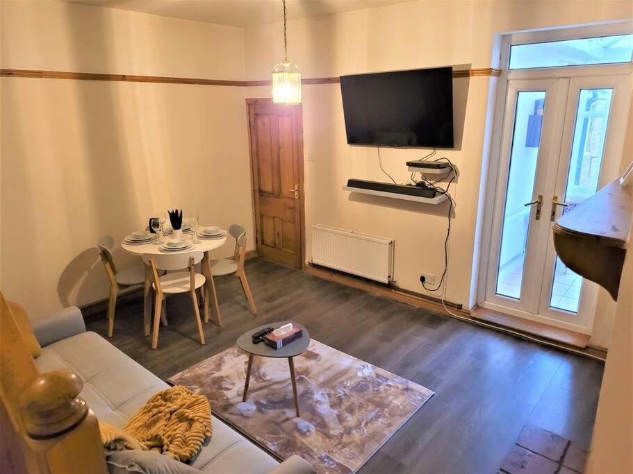 Nice 4-Bedroom Vacation Home With Indoor Fireplace Wellington  Extérieur photo